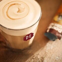 Douwe Egberts Verwenkoffie Latte Caramel Oploskoffie - 5 X 8 Zakjes -Beroemde Koffie Winkel 1200x1200 231