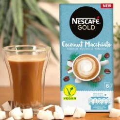 Nescafé Gold Coconut Macchiato Oploskoffie - 6 Doosjes à 6 Zakjes -Beroemde Koffie Winkel 1200x1200 232