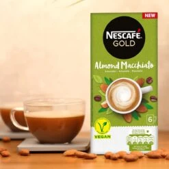 Nescafé Gold Almond Macchiato Oploskoffie - 6 Doosjes à 6 Zakjes -Beroemde Koffie Winkel 1200x1200 234