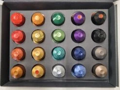 Koffie Proeverij Pakket Met 20 Stuks Verschillende Smaken En Mystery Card 'Enjoy The Sweet Moment' Met Persoonlijke (video) Boodschap | Verjaardag | Sinterklaas | Kerstpakket | Vaderdag | Moederdag | Jubileum | Valentijnsdag -Beroemde Koffie Winkel 1200x899