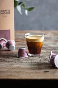 Nespresso Cups - De Koffiejongens - Espresso - 100% Biologisch Afbreekbaar - 60 Cups - 100% Nespresso Compatible 7 Nespresso Cups - De Koffiejongens - Espresso - 100% Biologisch Afbreekbaar - 60 Cups - 100% Nespresso Compatible -Beroemde Koffie Winkel 800x1200 7
