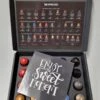 Koffie Proeverij Pakket Met 20 Stuks Verschillende Smaken En Mystery Card 'Enjoy The Sweet Moment' Met Persoonlijke (video) Boodschap | Verjaardag | Sinterklaas | Kerstpakket | Vaderdag | Moederdag | Jubileum | Valentijnsdag -Beroemde Koffie Winkel 899x1200